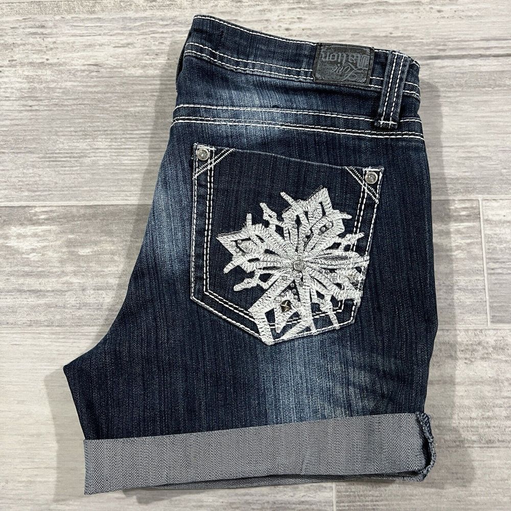 Love Nation Women's Size 4 Embroidered Bejeweled Denim Blue Shorts Raw Hem